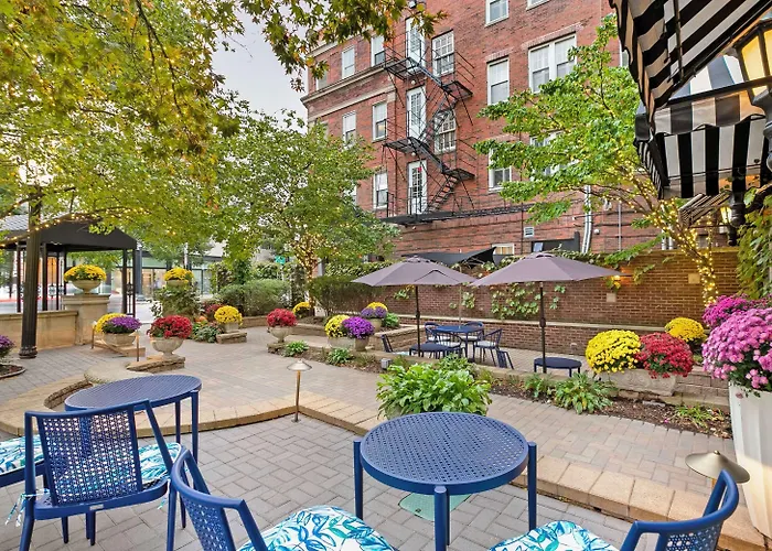 Western Hawthorne Terrace Hotel