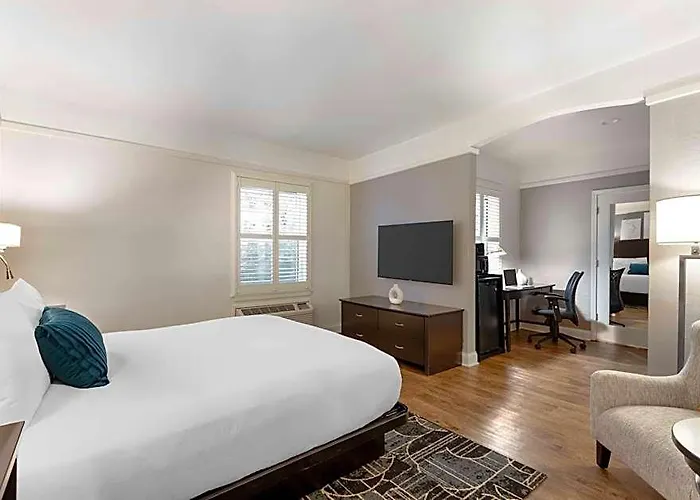 Western Hawthorne Terrace Hotel 3*